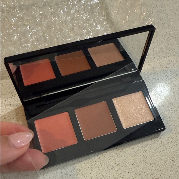 NEW Laura Geller Multitasking Palette in Nude Shades - Picture 3 of 4